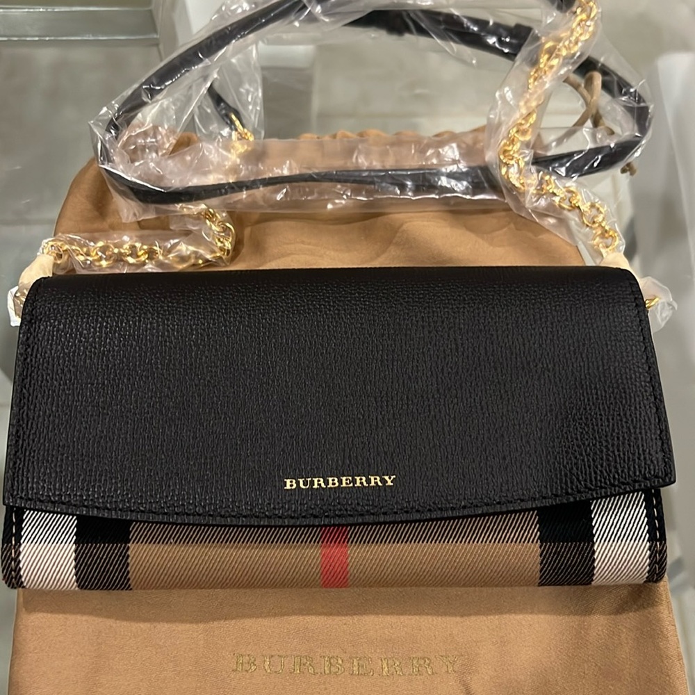 🔥🔥🔥Authentic Burberry Henley WOC